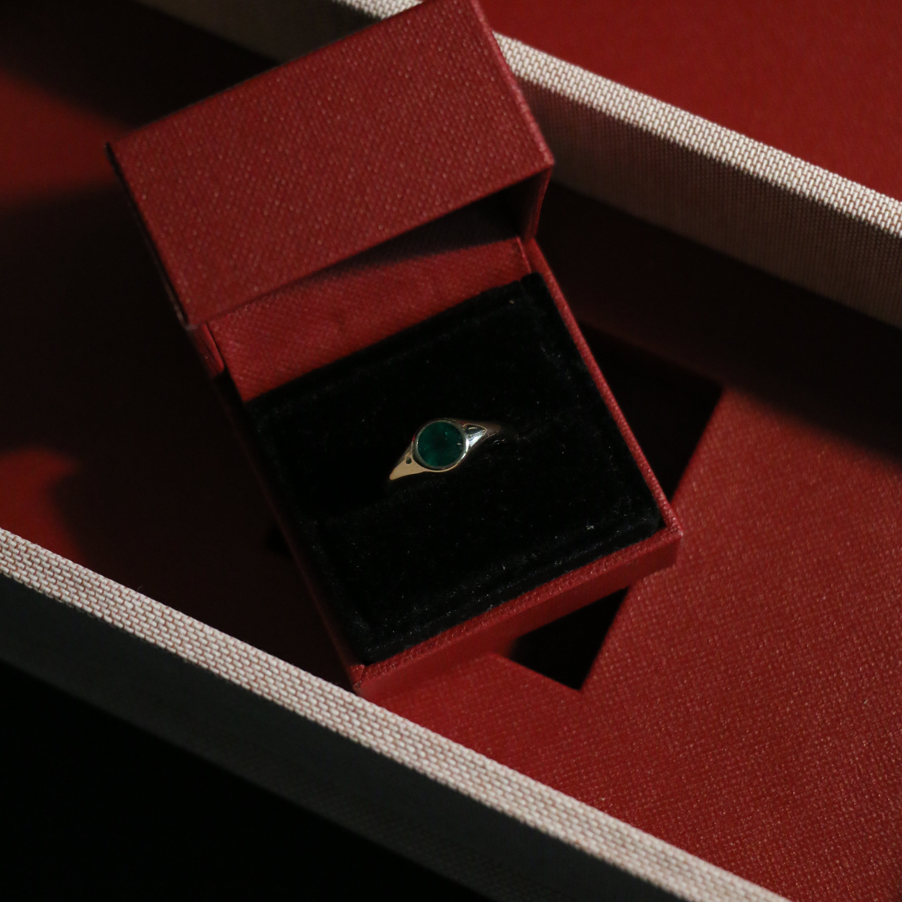 Green Sapphire Engagement Rings: A Guide to Bespoke Verdant Elegance