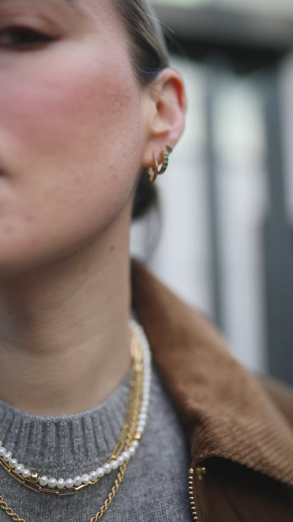 Video of model wearing our Mary Figaro Gold Vermeil Chain Necklace