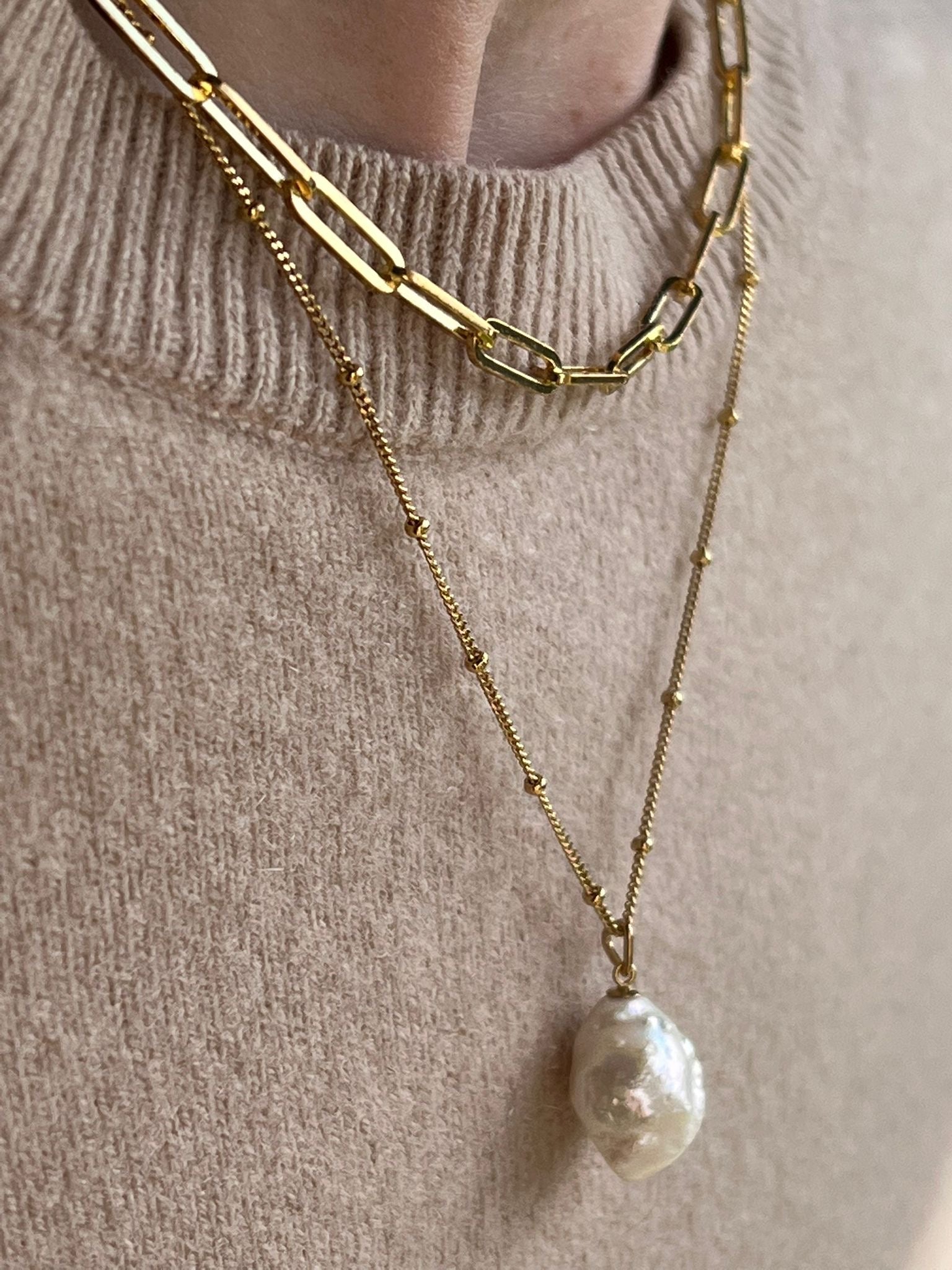 Close up of Anna pearl necklace with Jenny trace chain 